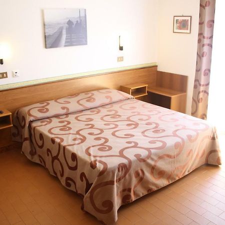 Hotel Helga Caorle Bagian luar foto