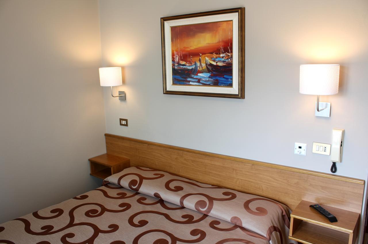 Hotel Helga Caorle Bagian luar foto