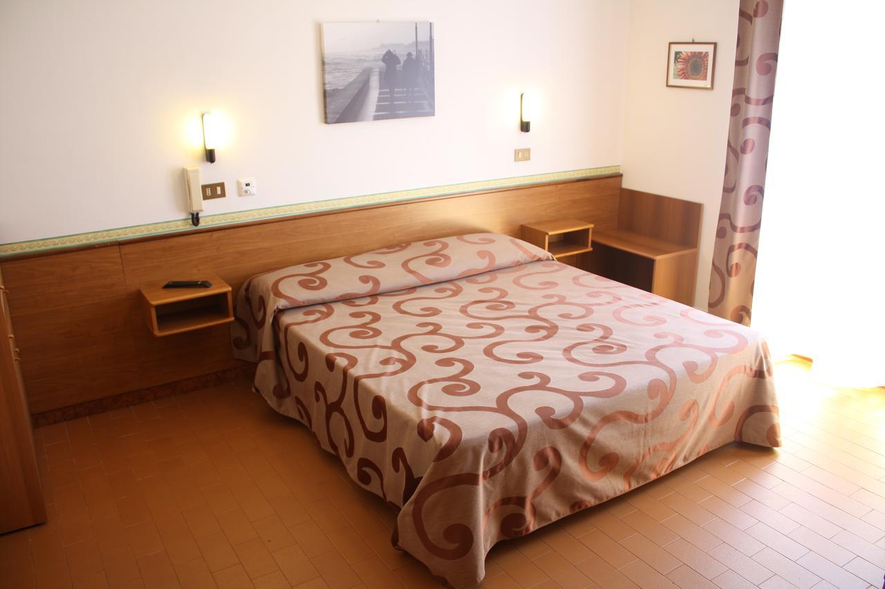 Hotel Helga Caorle Bagian luar foto