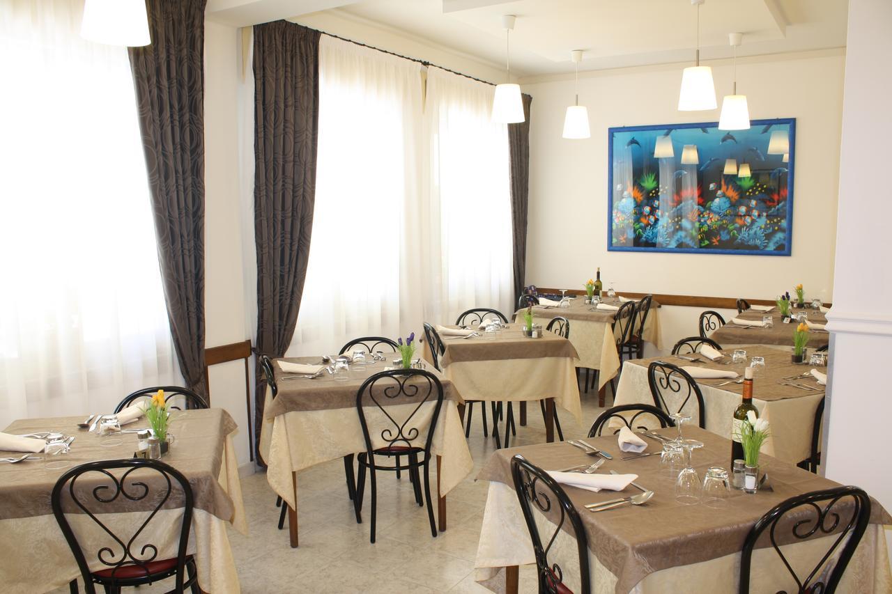 Hotel Helga Caorle Bagian luar foto
