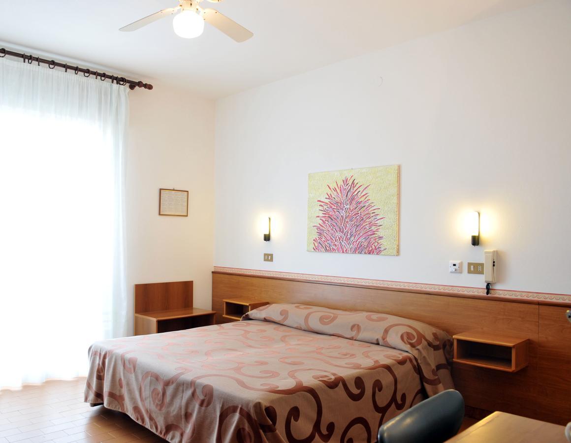 Hotel Helga Caorle Bagian luar foto