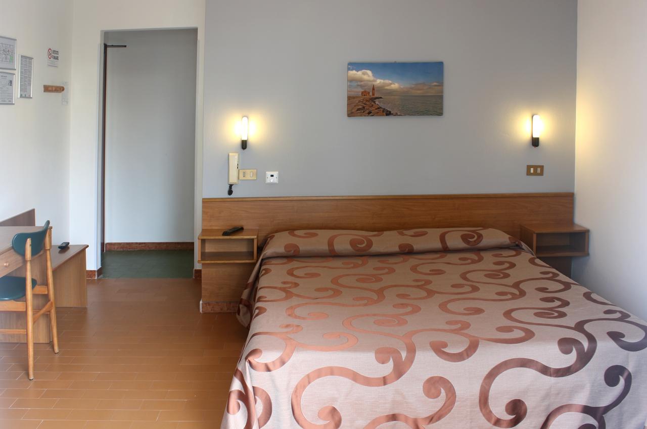Hotel Helga Caorle Bagian luar foto