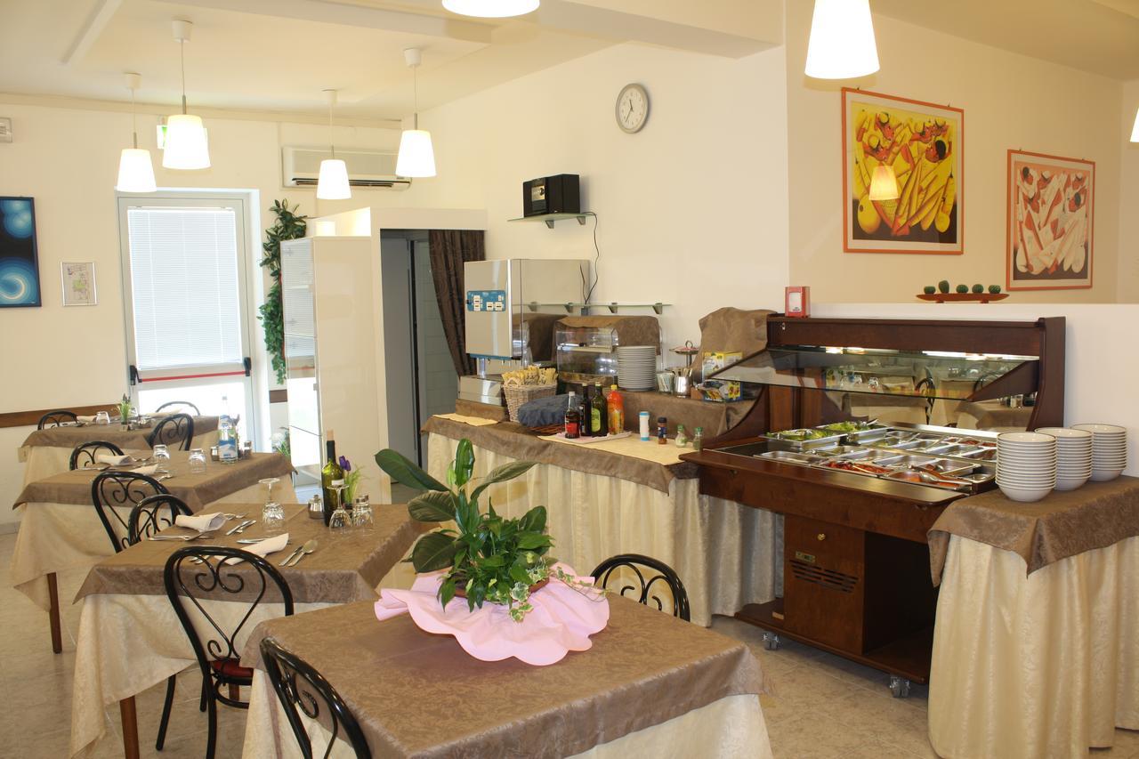 Hotel Helga Caorle Bagian luar foto