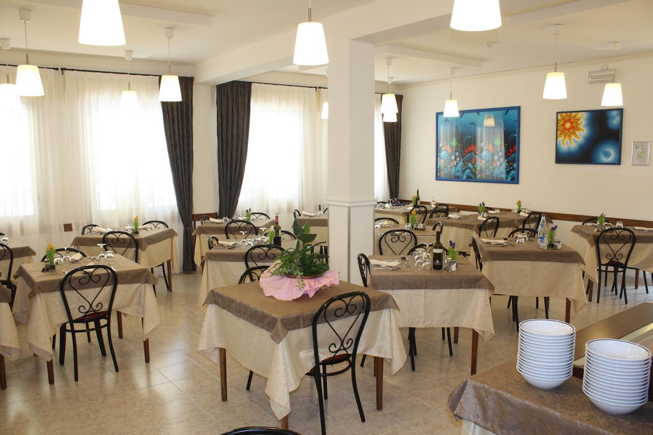Hotel Helga Caorle Bagian luar foto