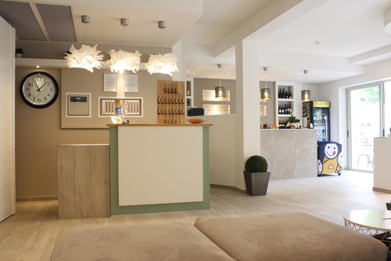 Hotel Helga Caorle Bagian luar foto