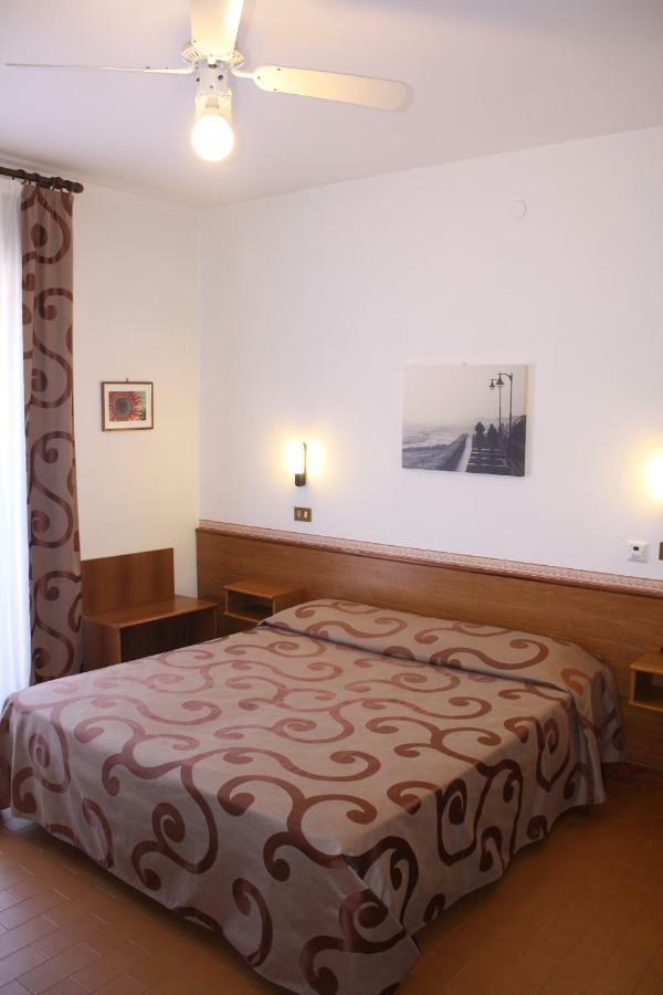 Hotel Helga Caorle Bagian luar foto