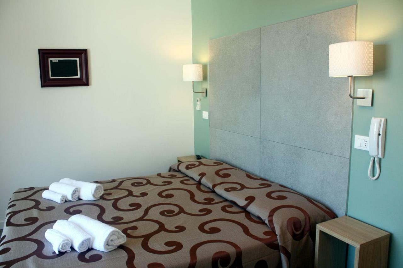 Hotel Helga Caorle Bagian luar foto